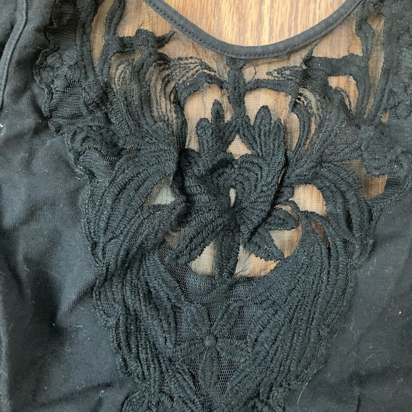 H&M Woman’s Lace Low Cut Tank- EUC - Picture 3 of 3